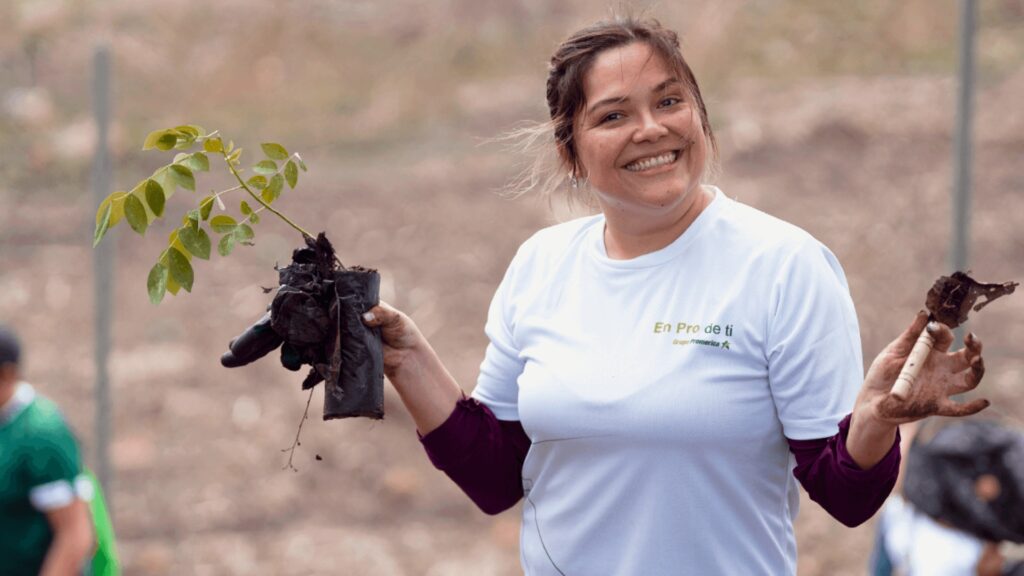 Banco Promerica impulsa acciones sostenibles con jornada de reforestación familiar