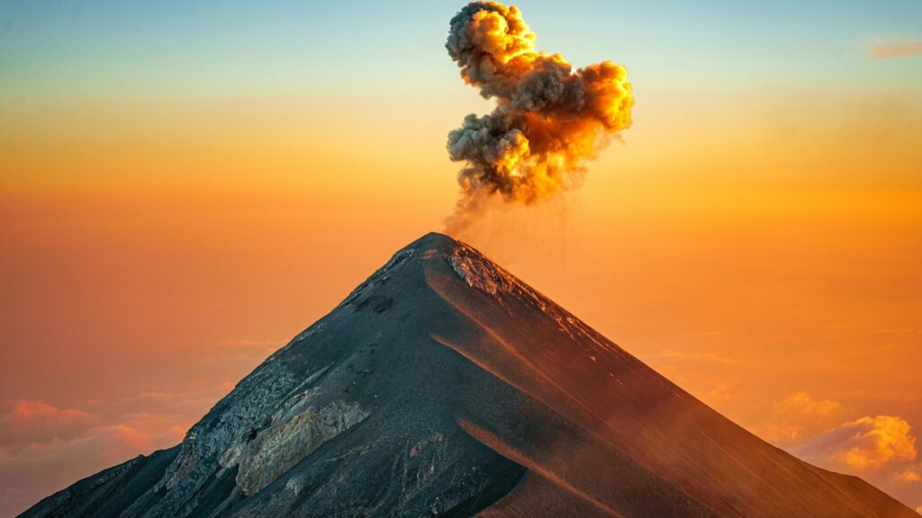 “Volcanes en Guatemala que puedes subir con amigos: aventura, naturaleza y vistas inolvidables”