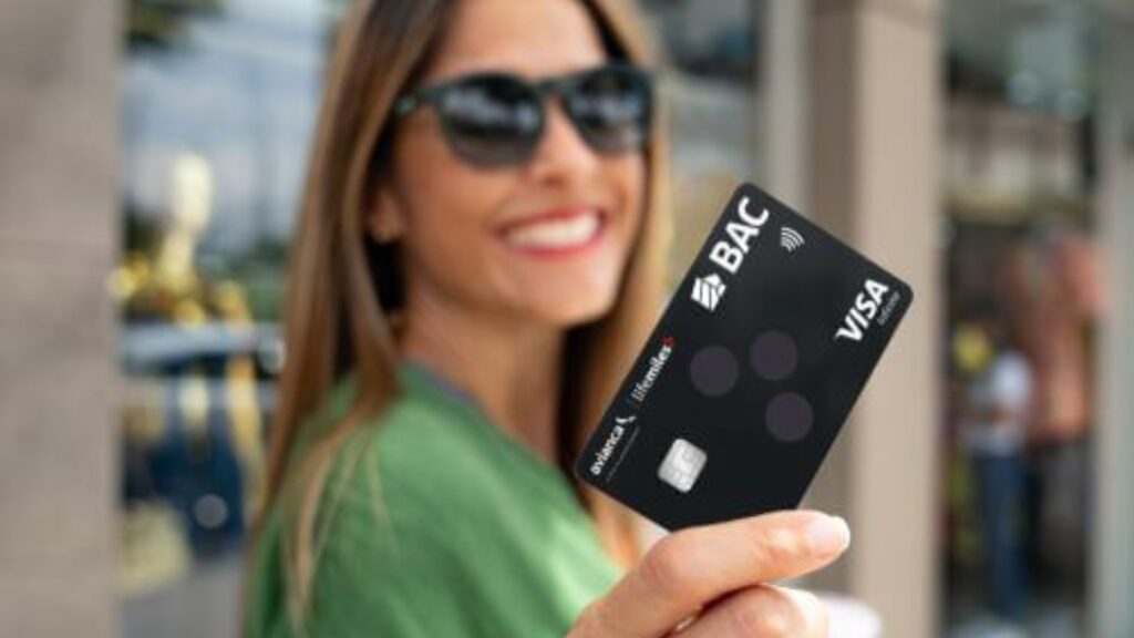 Viaja más con la nueva tarjeta centroamericana que convierte compras en millas