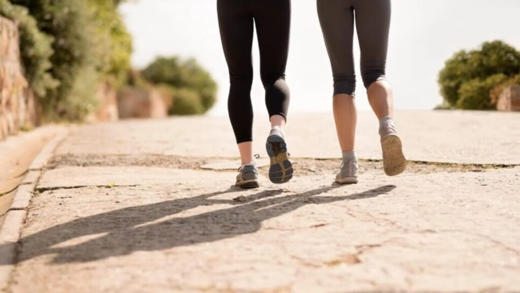 ¿Caminar fortalece el corazón? Conoce sus beneficios