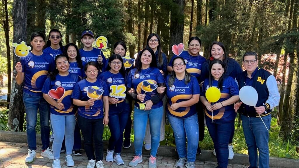Niños guatemaltecos reciben atención gratuita en jornada de salud visual de Eurofarma