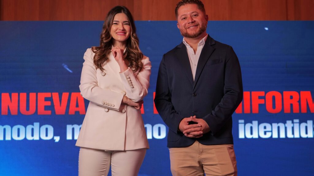 Cómo la moda transforma los uniformes de oficina en looks modernos