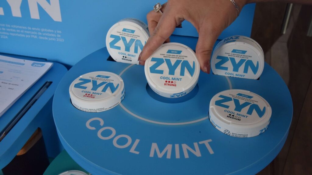 Bolsas de nicotina ZYN llegan a Guatemala como opción libre de cigarro