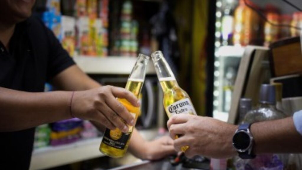 Ambev Guatemala brinda por los bares con una campaña solidaria en el Día de la Cerveza