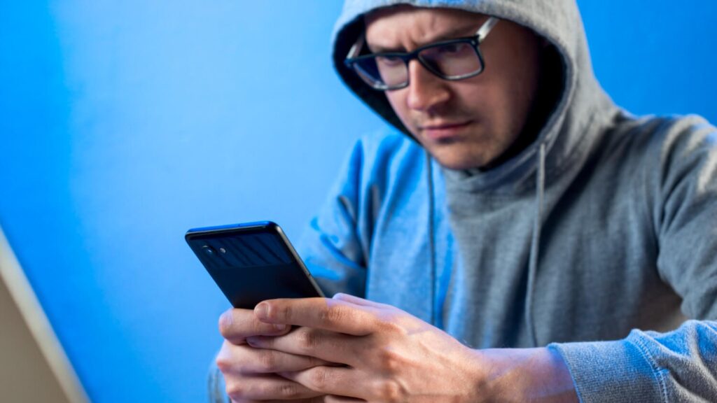 ¿Cómo saber si alguien está espiando tu teléfono celular?