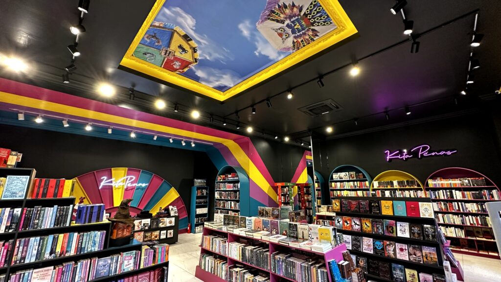 Kitapenas estrena espacio en Oakland Place: lectura y magia en el Roof Top