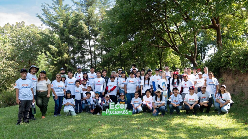 InterBanco impulsa la sostenibilidad con jornada de reforestación en Chimaltenango