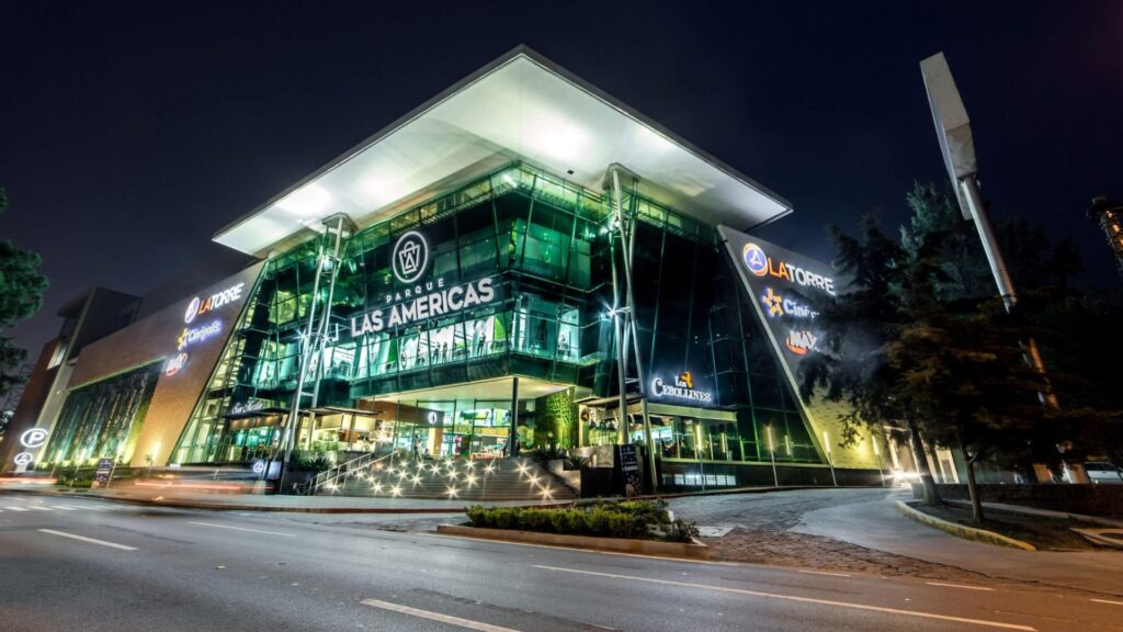 ÍNTEGRO impulsa la innovación verde con paneles solares en sus espacios comerciales