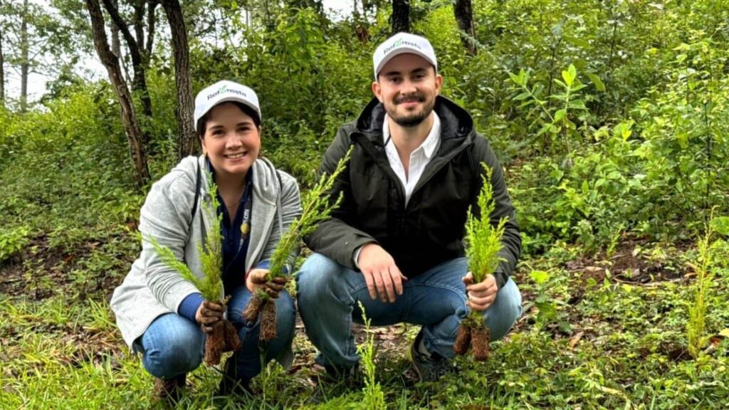 Pradera fortalece su compromiso ambiental con jornada de reforestación