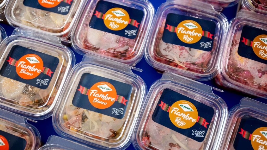 Walmart une a las familias guatemaltecas alrededor de la mesa con el tradicional fiambre