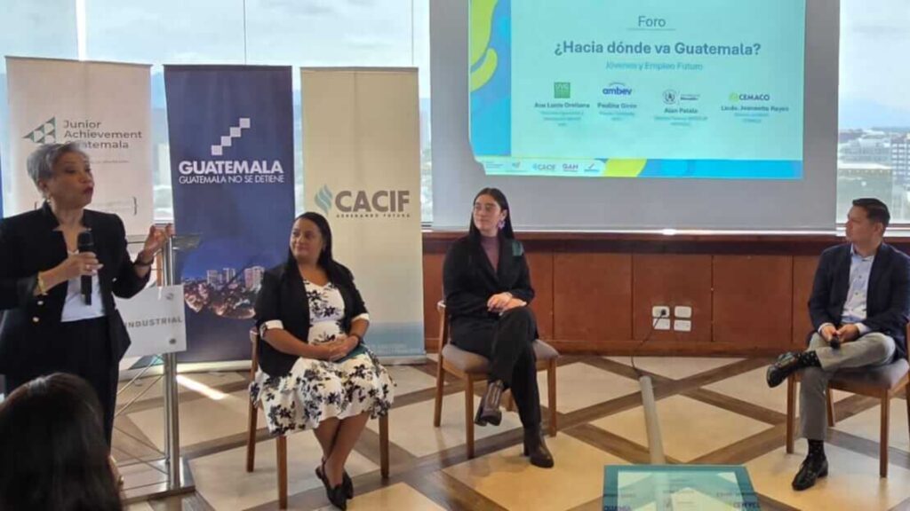 Empresas guatemaltecas buscan nuevas estrategias para mantener al talento joven, según estudio