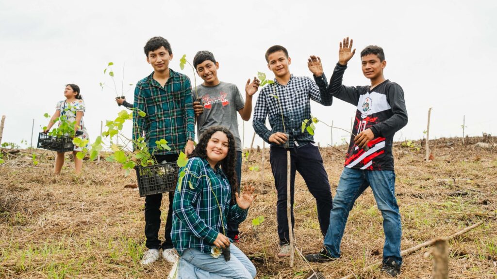 Licores de Guatemala impulsa su 4ª reforestación y siembra un bosque de esperanza en Livingston