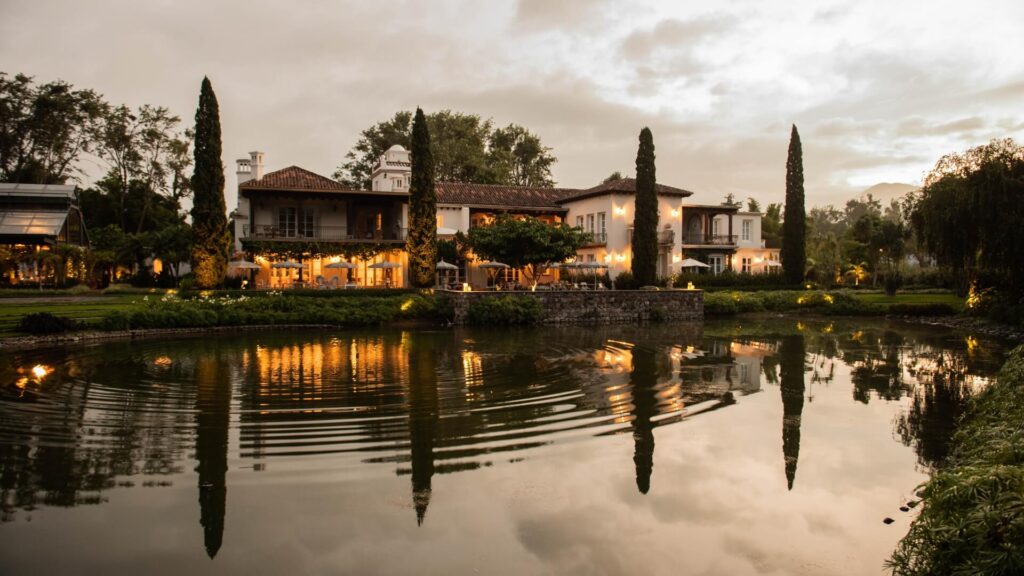 Villa Bokéh y Casa Palopó ponen en alto el nombre de Guatemala al recibir las Llaves Michelin