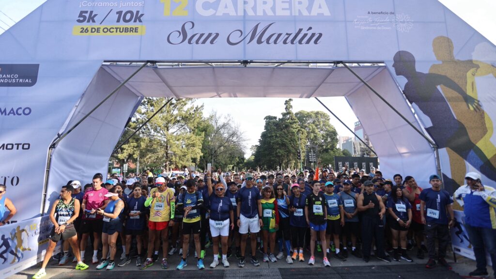 Corredores guatemaltecos se unen por una causa en la 12ª Carrera San Martín
