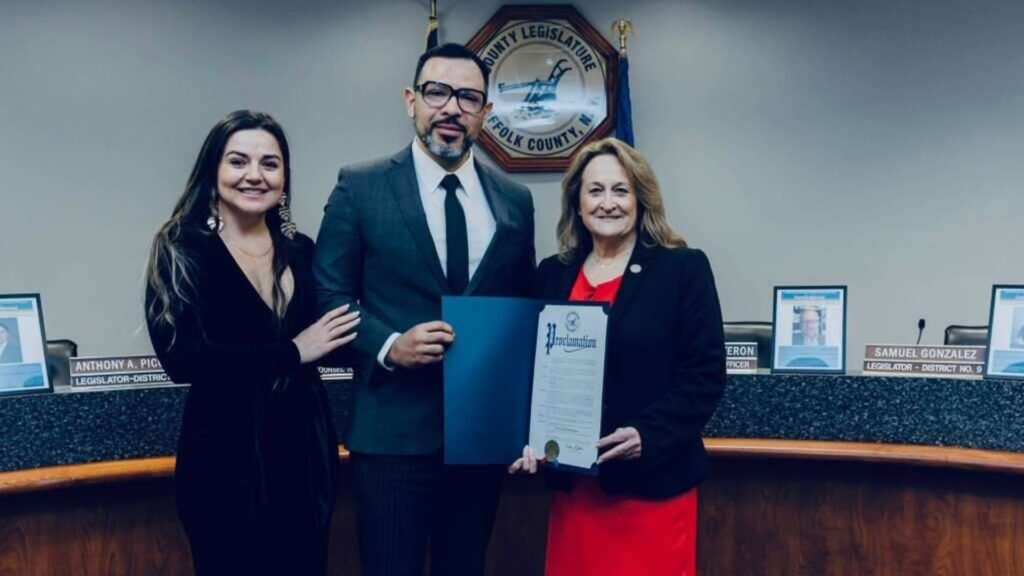 Alexander Escobar y su misión de fortalecer el liderazgo latino desde Nueva York