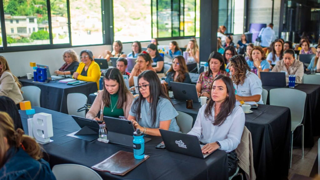 Programa de formación impulsa a 38 empresarias que crean más de 200 empleos en tres meses”