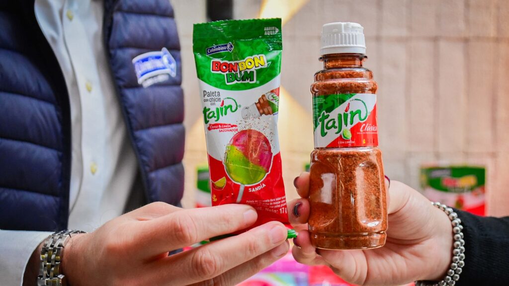 Dulce, picante y 100% viral Colombina y Tajín® presentan el Remix Bon Bon Bum x Tajín.
