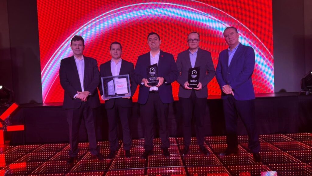 Claro Guatemala obtiene triple reconocimiento por su liderazgo en redes móviles