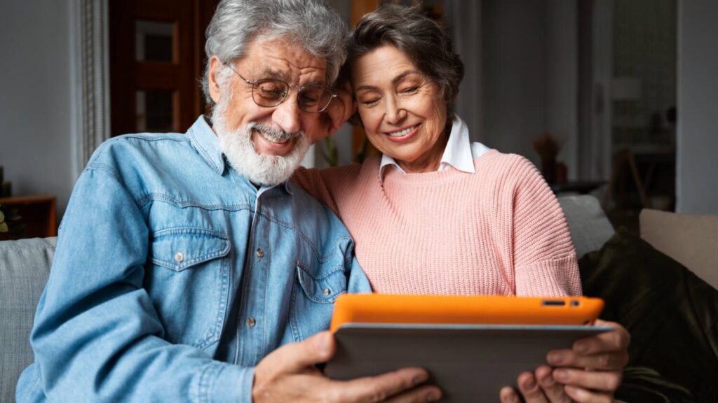 Proteger a los adultos mayores del fraude digital: guía práctica y consejos clave