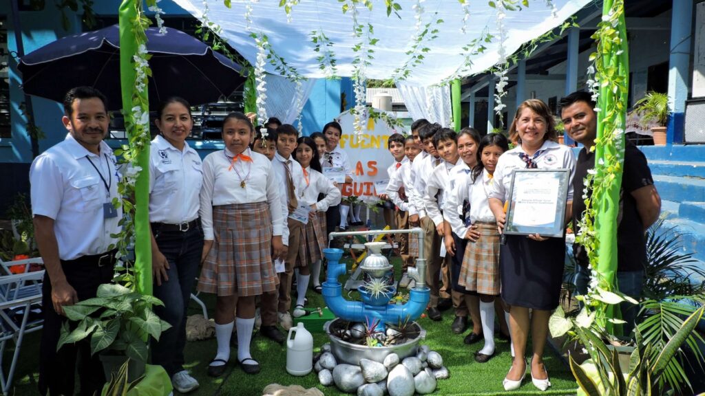 Talento joven y proyectos innovadores brillan en la III Feria de Ciencia y Tecnología