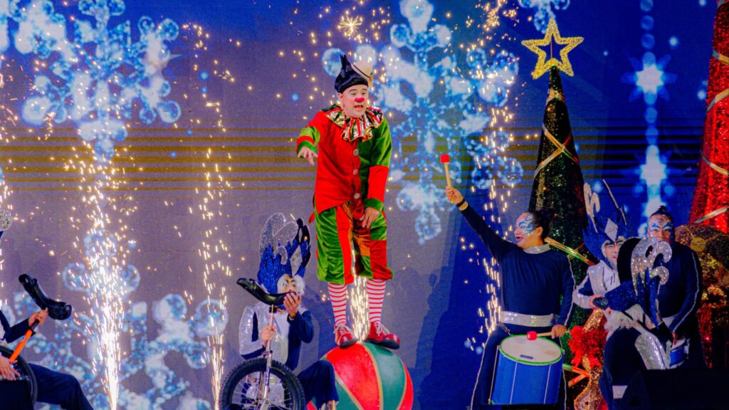 El Árbol Gallo ilumina el país y marca el inicio de la temporada navideña