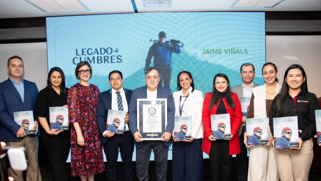 Jaime Viñals publica su nuevo libro tras el Récord Guinness por los volcanes de Guatemala