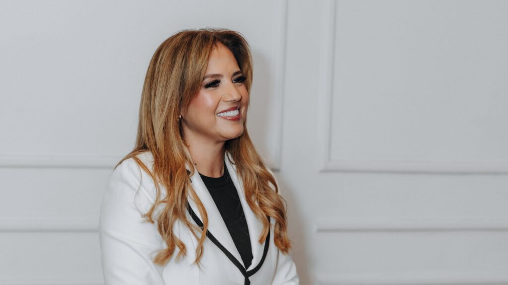 “¿Estancada?”: el libro que ayuda a mujeres a recuperar su motivación, claridad y bienestar emocional