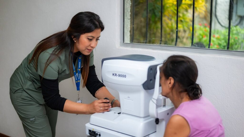 Jornada médica de Visualiza impulsa la detección temprana de enfermedades oculares por diabetes