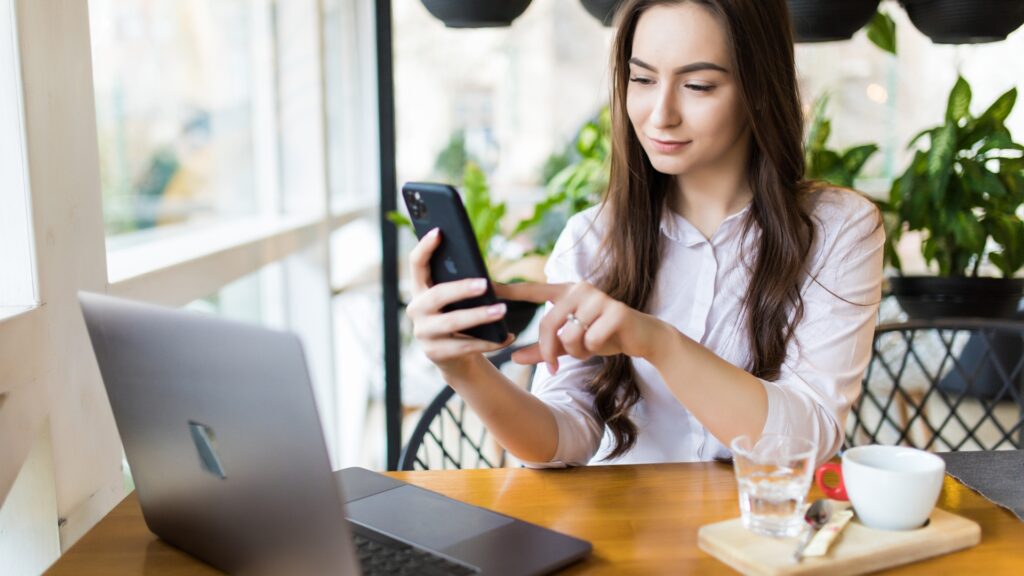 Consumidores latinoamericanos priorizan la confianza en el Black Friday 2025