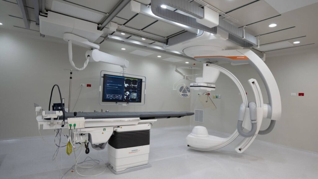 Hospital Centro Médico implementa el angiógrafo ARTIS ICONO CEILING