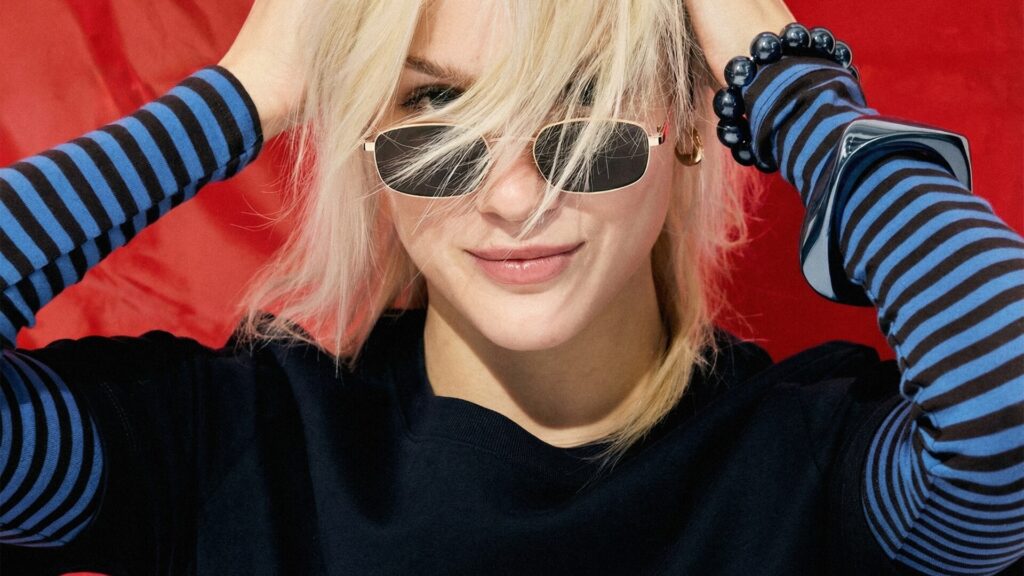 January lanza su colección The New Essentials