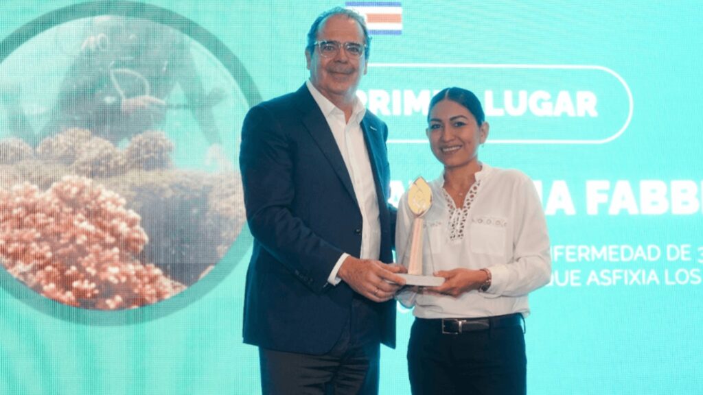 Catalina Fabbri, ganadora del Premio Regional de Periodismo en Sostenibilidad 2025, revela una crisis invisible bajo el mar