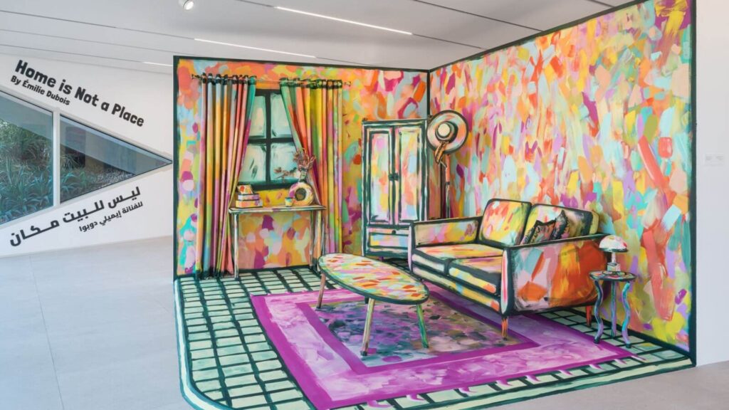 Artista guatemalteca Emilie Dubois destaca en exposición internacional en Abu Dhabi