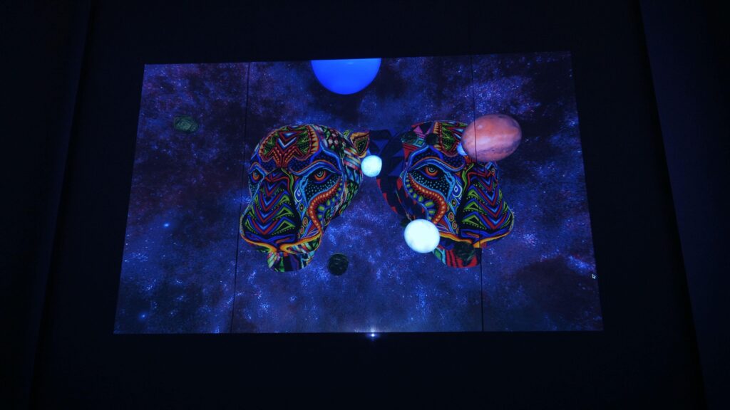 Luz, color y creación: la magia del arte digital proyectado