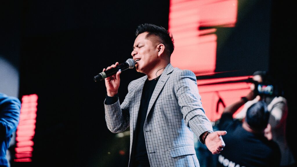 Cantautor guatemalteco Jacobo Reynoso lleva su música cristiana de Chichicastenango a escenarios internacionales