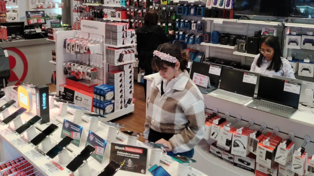 RadioShack lanza promoción para vivir la gran fiesta del fútbol