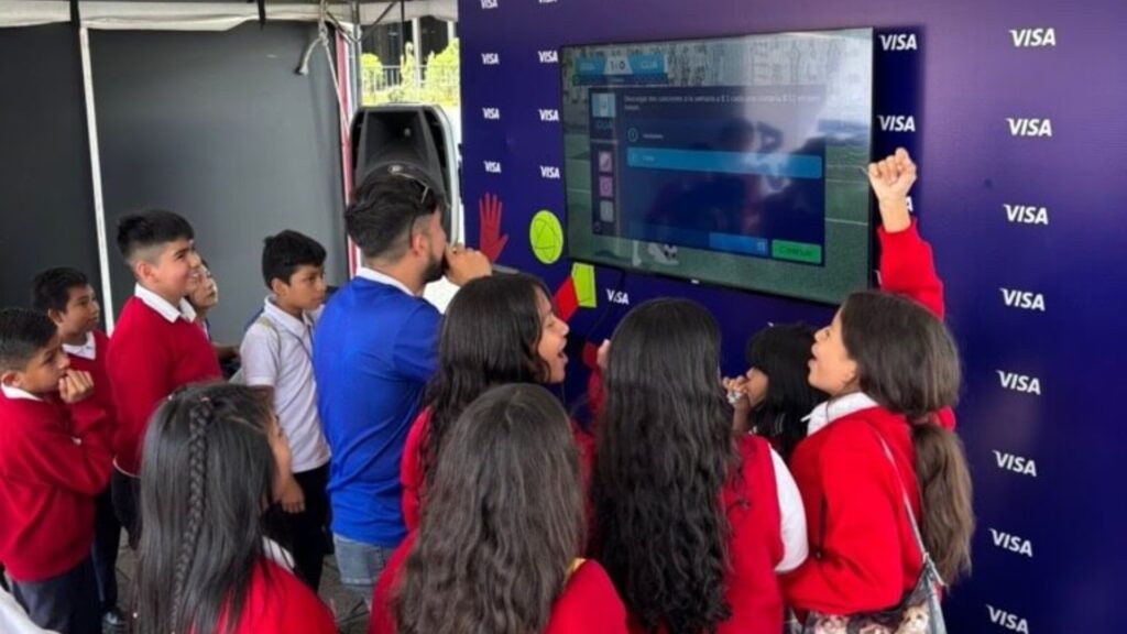 Visa promueve la educación financiera infantil en festival del BANGUAT