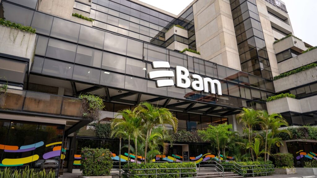 Bam destaca su estabilidad financiera con actualización de calificaciones crediticias
