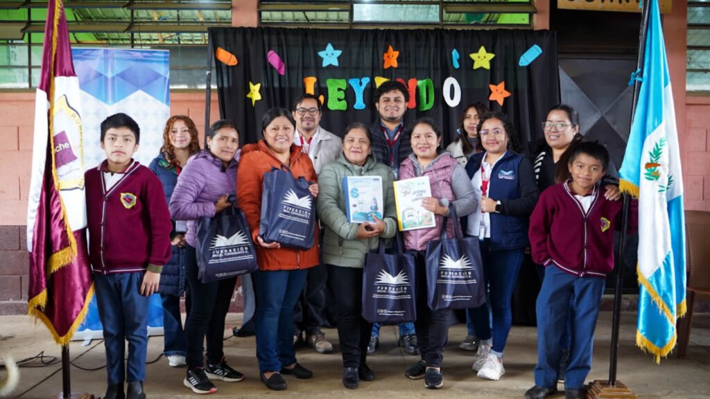 Fundación Miguel Torrebiarte impulsa la educación con programas de lectura y tecnología