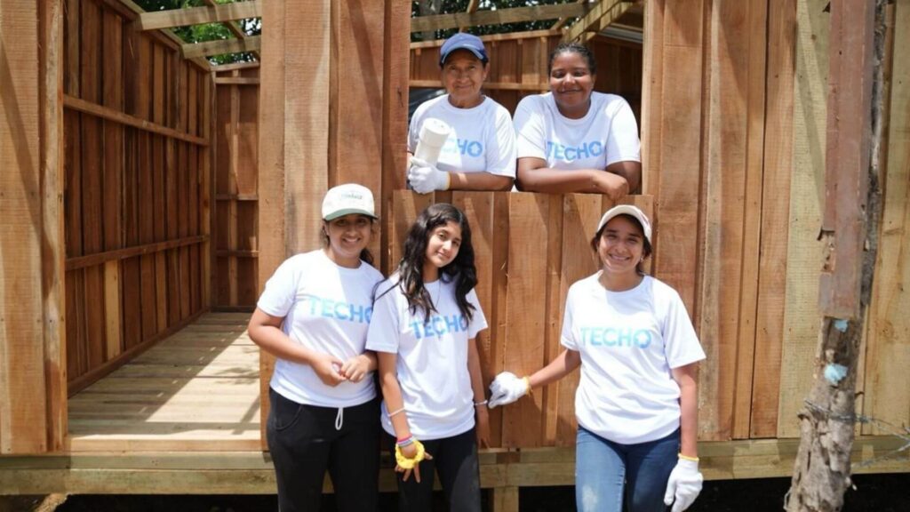 Porsche Center Santo Domingo fortalece alianza con TECHO con nuevas viviendas para familias dominicanas