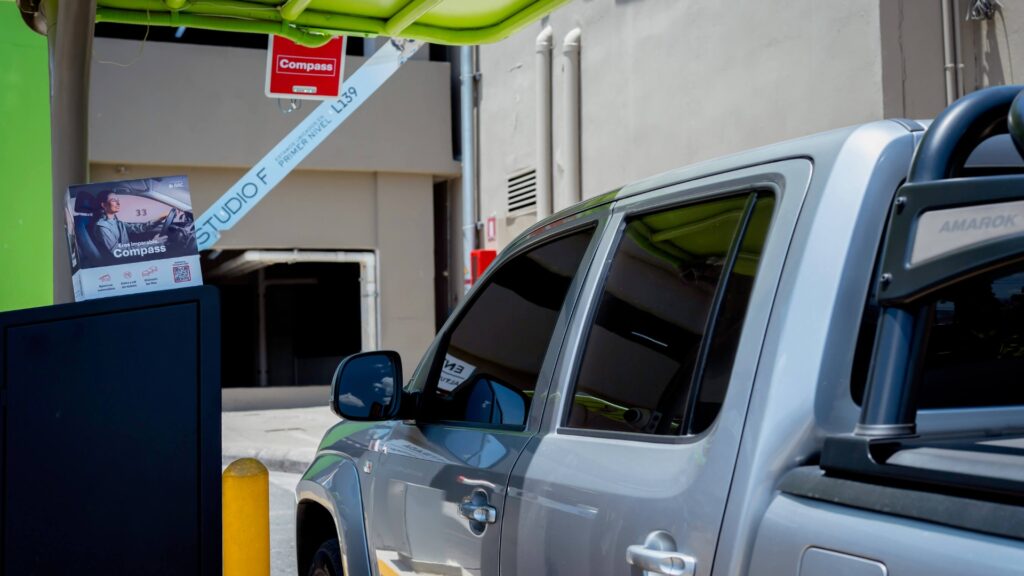 BAC apuesta por una experiencia de parqueo más moderna y eficiente