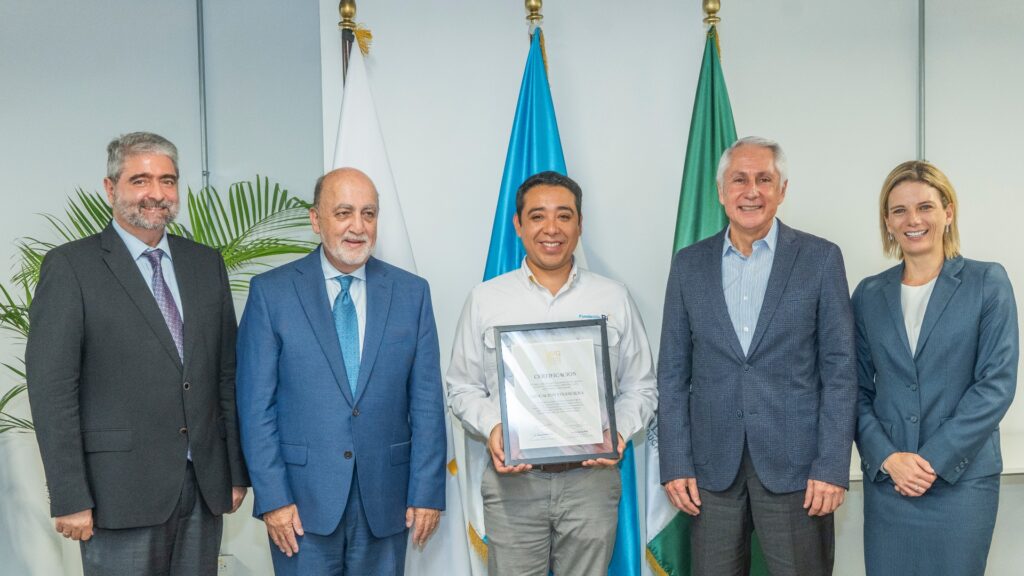 Fundación Bi y UVG unen esfuerzos para fortalecer la educación financiera