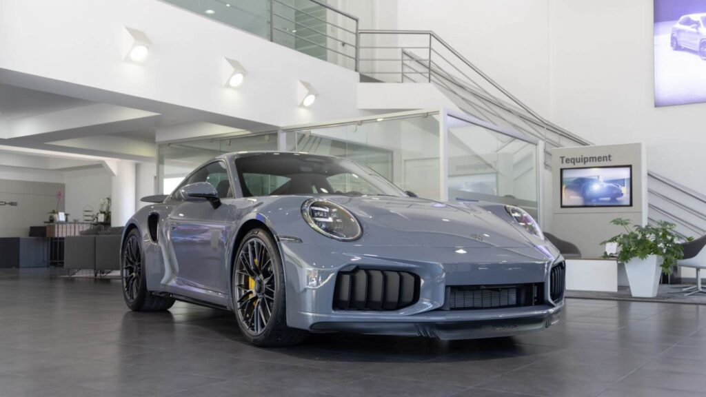 Porsche eleva la experiencia deportiva con el debut del 911 Turbo S en Guatemala