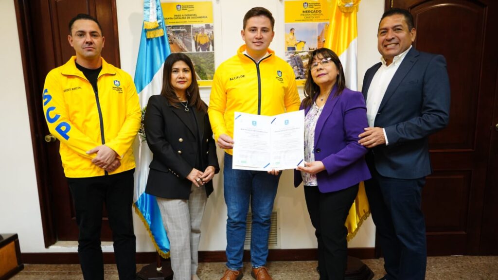 Santa Catarina Pinula hace historia al obtener la certificación ISO 9001:2015 para toda la institución