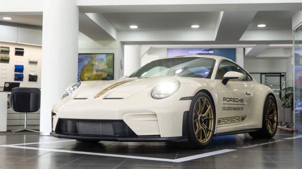 Porsche debuta en Guatemala con el 911 GT3 Touring configurado por Porsche Exclusive Manufaktur