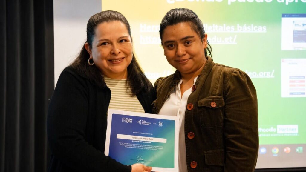 La formación de mujeres en tecnología impulsa ingresos hasta un 33 % más altos