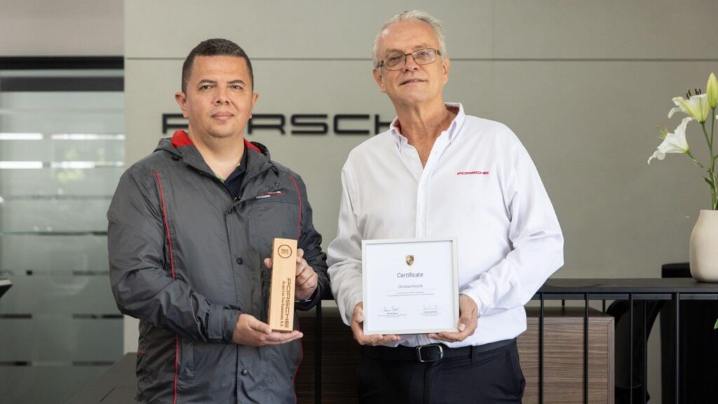 Grupo Los Tres recibe reconocimiento de Porsche por su excelencia en servicio de postventa