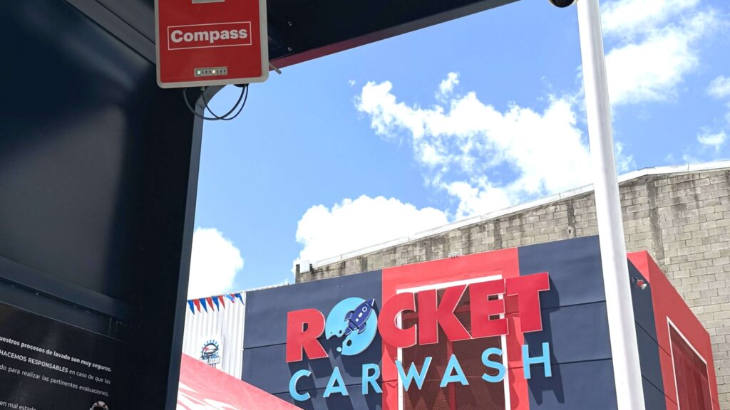 Compass de BAC amplía sus servicios con pagos automáticos en Rocket Car Wash
