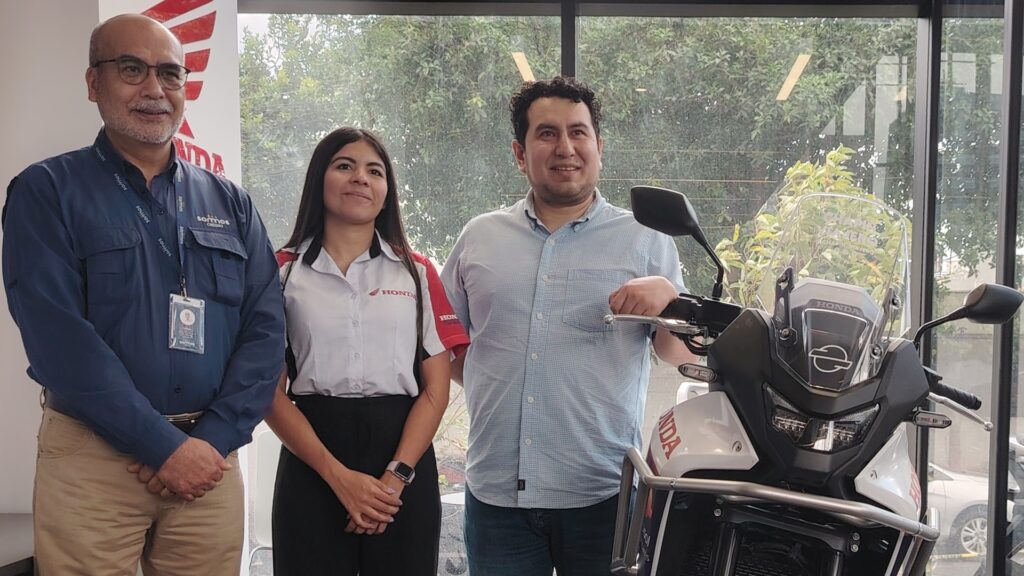 Somos Crédito premia al ganador del Viaje Mundialista a México