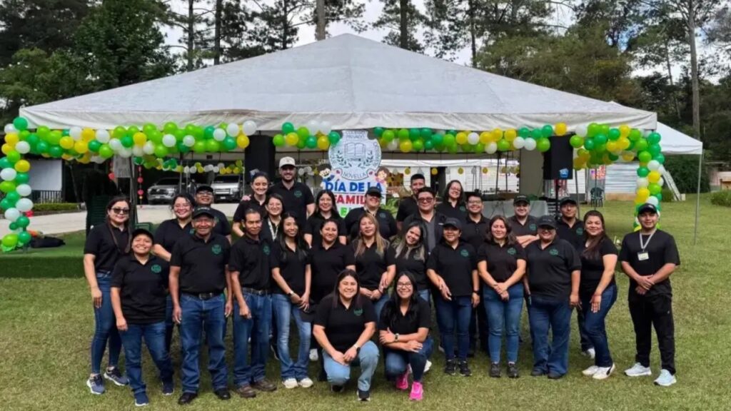 Colegio Enrique Novella Alvarado celebra el Día de la Familia en Guatemala